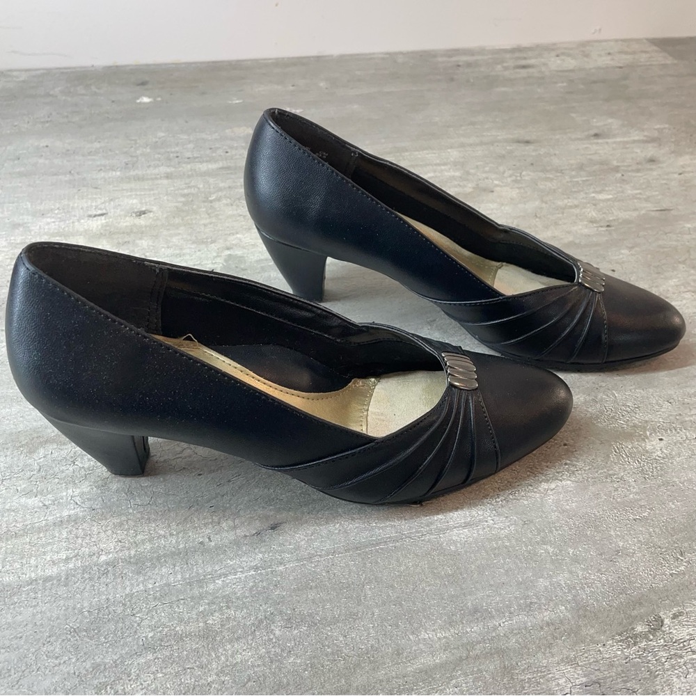 Soft Style Hush Puppies Pumps Womens 6 Black Excellent Kitten Heel HSS1371-001
